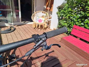 Used Giant Trance X 2024 Mountainbike, Blue — image 8 of 11