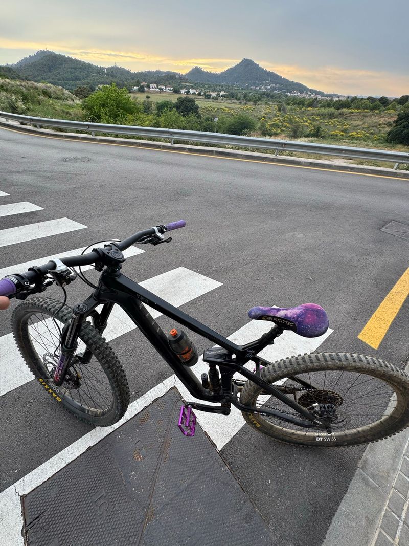 Used Canyon Strive CF 9.0 2020 2020 Mountainbike, Black — image 7 of 7