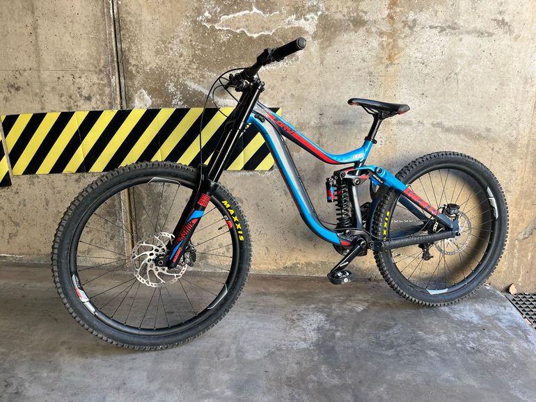 Używany Giant Glory SRAM GX 2016 Mountainbike — zdjęcie 1 z 14
