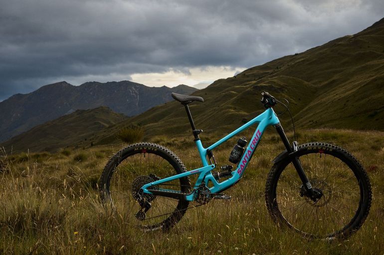 Gebrauchtes Santa Cruz 2027 Santa Cruz Nomad V7 CC Komplettbike XT Di2 Coil Gloss Aqua Magenta Größe XL 2027 Mountainbike, Blau — Bild 2 von 3