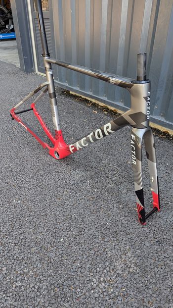 Factor ALUTO 2026 Frameset 2026 Road & Gravel de segunda mano, Gris claro — imagen 2 de 4