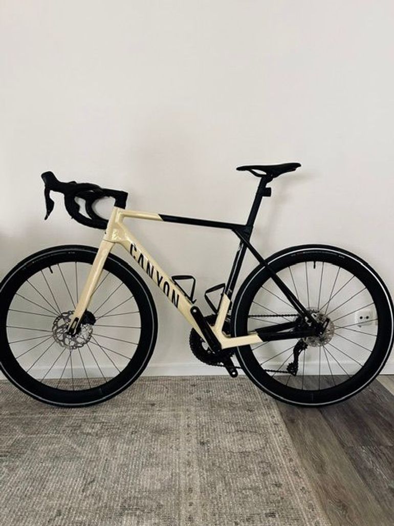 Canyon Ultimate CF SL 7 Di2 Aero 2025 2025 Road & Gravel d'occasion — image 1 sur 4