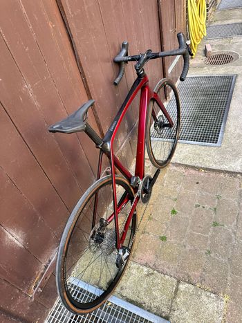 Used Trek Émonda SL 6 AXS 2023 2023 Road & Gravel, Red — image 6 of 8