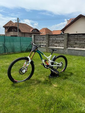 Used Commencal SUPREME DH 29 / 27 SIGNATURE 2021 2021 Mountainbike, White, 29, 27.5 — image 7 of 9