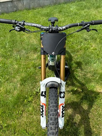 Used Commencal SUPREME DH 29 / 27 SIGNATURE 2021 2021 Mountainbike, White, 29, 27.5 — image 8 of 9