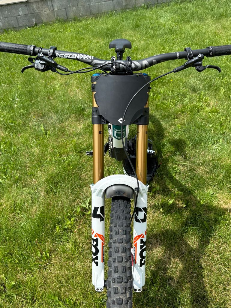 Used Commencal SUPREME DH 29 / 27 SIGNATURE 2021 2021 Mountainbike, White, 29, 27.5 — image 8 of 9