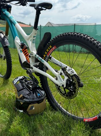 Used Commencal SUPREME DH 29 / 27 SIGNATURE 2021 2021 Mountainbike, White, 29, 27.5 — image 4 of 9