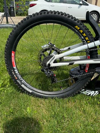 Used Commencal SUPREME DH 29 / 27 SIGNATURE 2021 2021 Mountainbike, White, 29, 27.5 — image 5 of 9