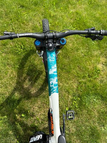 Used Commencal SUPREME DH 29 / 27 SIGNATURE 2021 2021 Mountainbike, White, 29, 27.5 — image 3 of 9