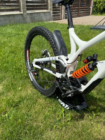 Used Commencal SUPREME DH 29 / 27 SIGNATURE 2021 2021 Mountainbike, White, 29, 27.5 — image 9 of 9