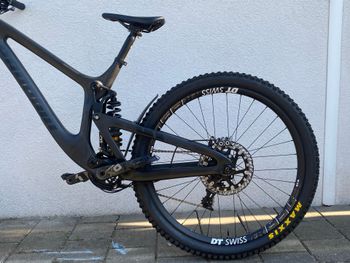 Używany Propain Rage CF 27.5 Highend 2019 2019 Mountainbike — zdjęcie 4 z 15
