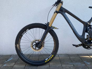Używany Propain Rage CF 27.5 Highend 2019 2019 Mountainbike — zdjęcie 2 z 15