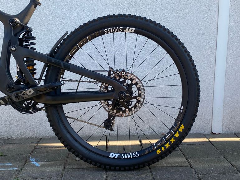 Używany Propain Rage CF 27.5 Highend 2019 2019 Mountainbike — zdjęcie 5 z 15