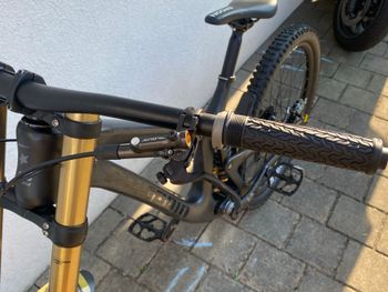 Używany Propain Rage CF 27.5 Highend 2019 2019 Mountainbike — zdjęcie 8 z 15