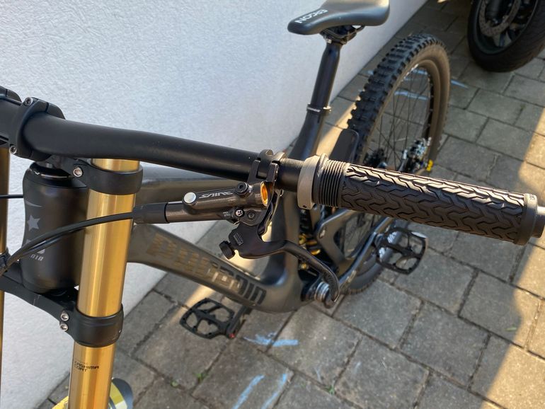 Używany Propain Rage CF 27.5 Highend 2019 2019 Mountainbike — zdjęcie 8 z 15