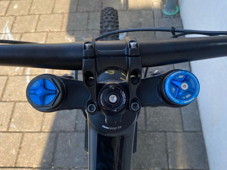 Używany Propain Rage CF 27.5 Highend 2019 2019 Mountainbike — zdjęcie 14 z 15