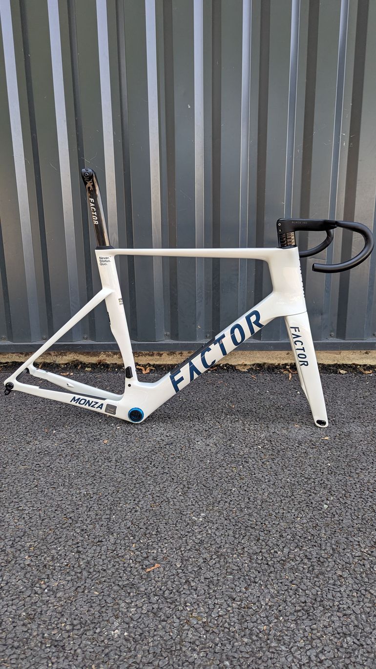 Factor MONZA - Standard package 2026 Frameset 2026 Road & Gravel d'occasion — image 1 sur 4