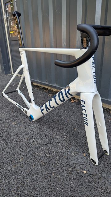 Used Factor MONZA - Standard package 2026 Frameset 2026 Road & Gravel, White — image 2 of 4