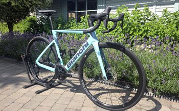 Bianchi Oltre Race 105 Di2 2025 2025 Road & Gravel de segunda mano, Verde — imagen 2 de 17