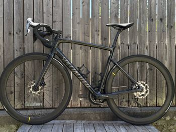 Używany Specialized Tarmac SL6 Sport 2021 2021 Road & Gravel — zdjęcie 2 z 7