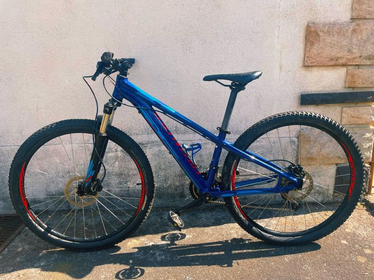 Used Specialized Women's Pitch Comp 2019 2019 Mountainbike, Blue, 27.5 — image 1 of 4