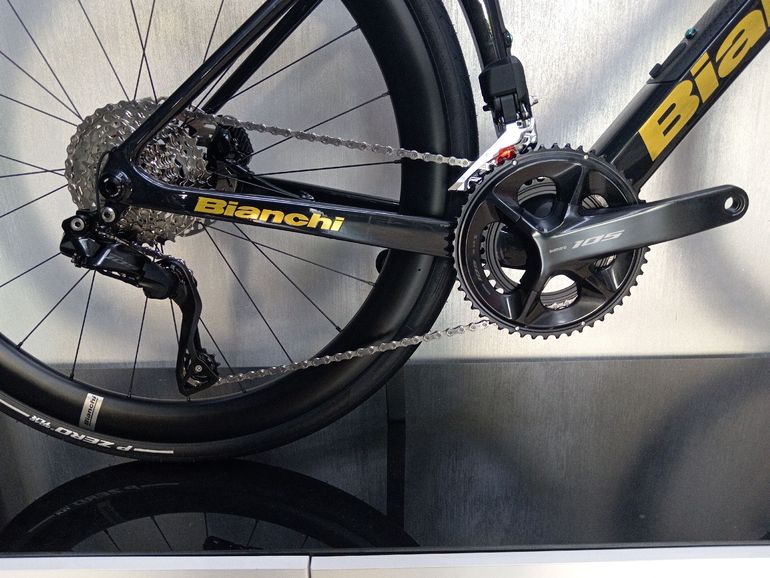 Używany Bianchi Infinito Pro 105 DI2 2026 2026 Road & Gravel — zdjęcie 2 z 5