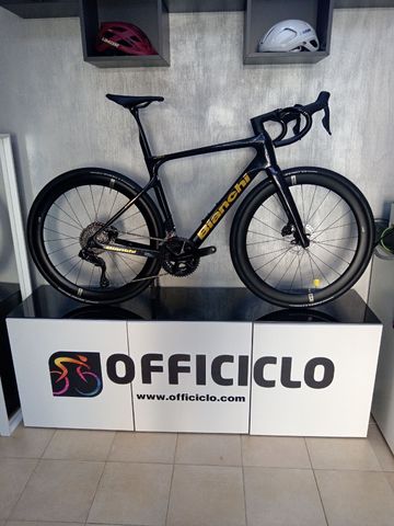 Bianchi Infinito Pro 105 DI2 2026 2026 Road & Gravel usato