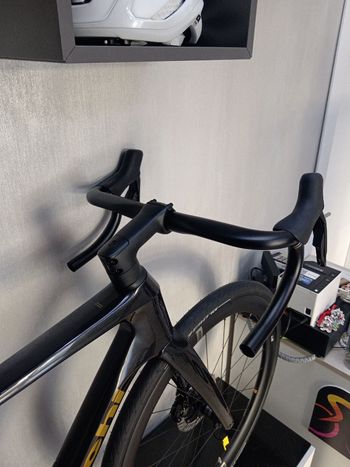 Używany Bianchi Infinito Pro 105 DI2 2026 2026 Road & Gravel — zdjęcie 3 z 5