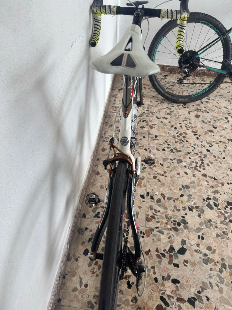 Kuota Kharma Custom Shimano 105 2013 Road & Gravel d'occasion — image 2 sur 4