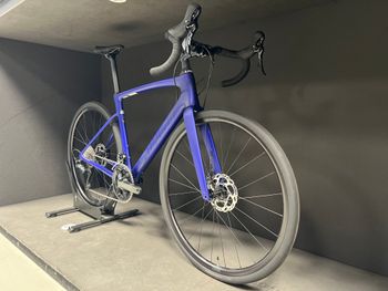 Używany Specialized Roubaix SL8 Sport - Shimano 105 2024 2024 Road & Gravel — zdjęcie 2 z 5