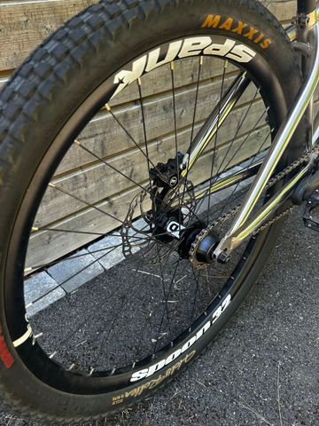 Tweedehands Octane One Custom Shimano ZEE 2022 Mountainbike — afbeelding 3 van 4