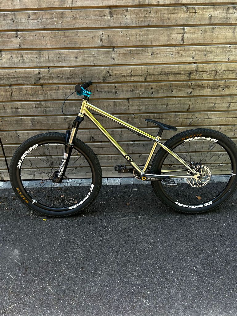 Used Octane One Custom Shimano ZEE 2022 Mountainbike, Light Gray — image 2 of 4
