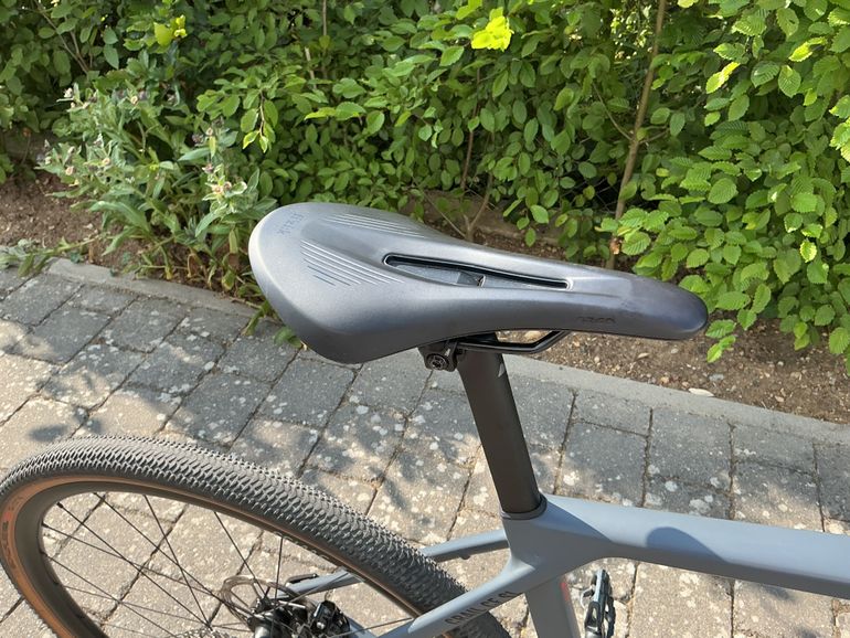 Used Canyon Grail CF SL 7 AXS 2024 2024 Road & Gravel, Light Gray — image 8 of 8