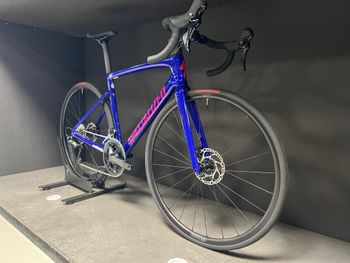 Specialized Tarmac SL7 Sport - Shimano 105 2025 2025 Road & Gravel de segunda mano, Azul — imagen 2 de 6