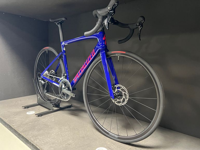 Specialized Tarmac SL7 Sport - Shimano 105 2025 2025 Road & Gravel de segunda mano, Azul — imagen 2 de 6