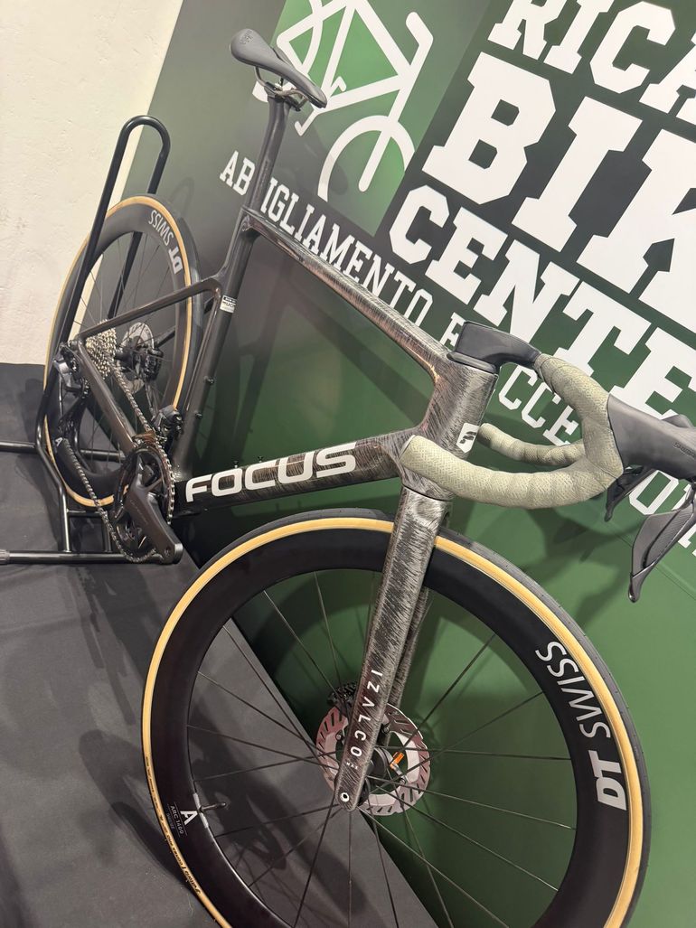 Focus IZALCO MAX 9.9 2026 2026 Road & Gravel d'occasion — image 3 sur 6
