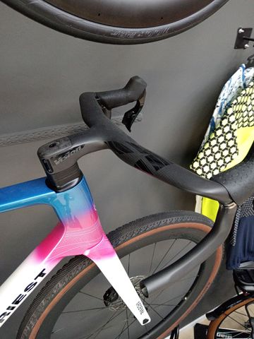 Used Fondriest Custom SRAM Rival eTap AXS 2027 Road & Gravel, White — image 4 of 5