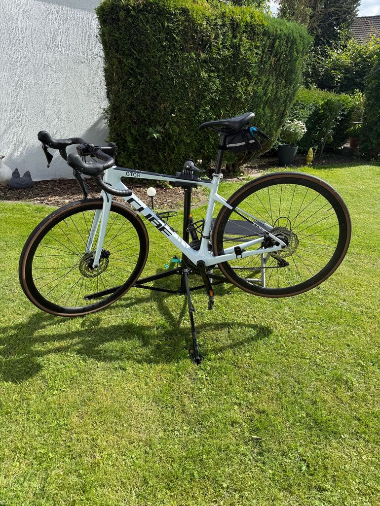 Used CUBE ATTAIN GTC RACE 2023 2023 Road & Gravel, White — image 1 of 7