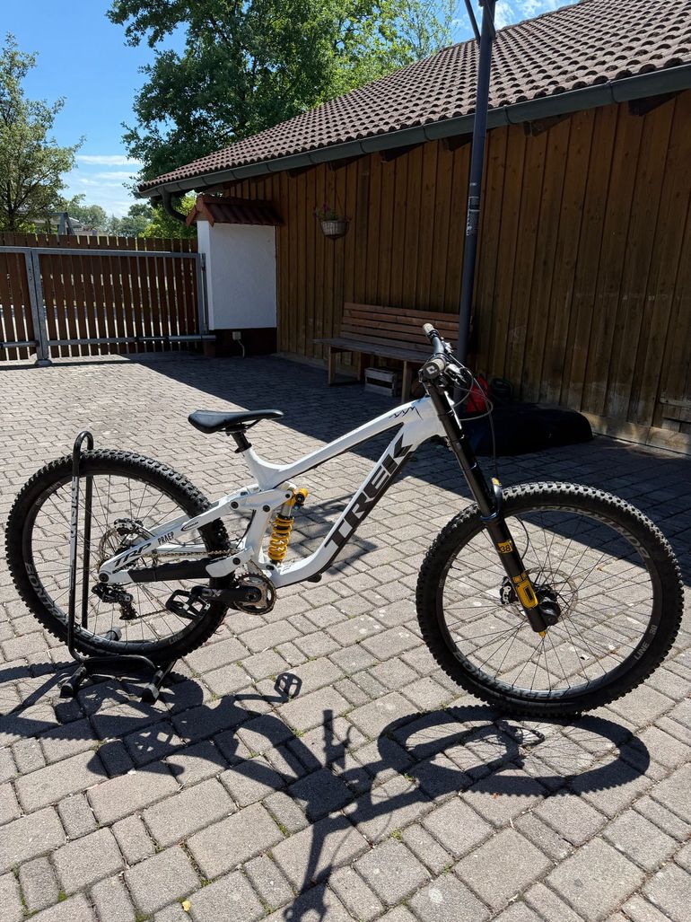 Used Trek Session 9 2023 2023 Mountainbike, White, 29 — image 1 of 3