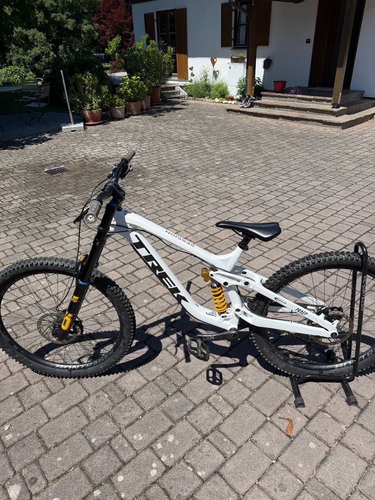 Used Trek Session 9 2023 2023 Mountainbike, White, 29 — image 2 of 3