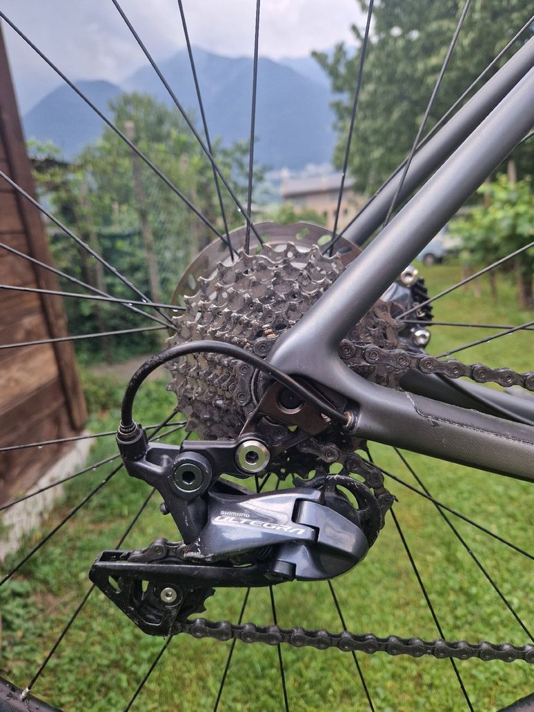 Scott Addict 10 disc carbon 2021 2021 Road & Gravel d'occasion — image 2 sur 5
