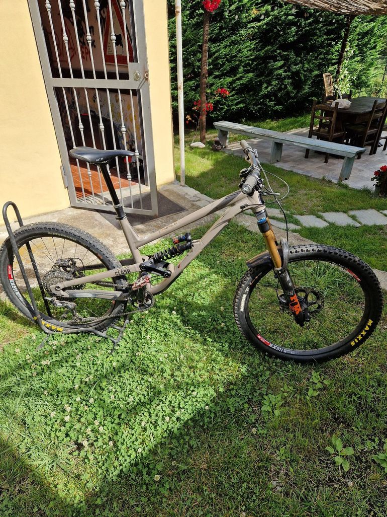 Używany Commencal CLASH SIGNATURE 2021 2021 Mountainbike — zdjęcie 1 z 8