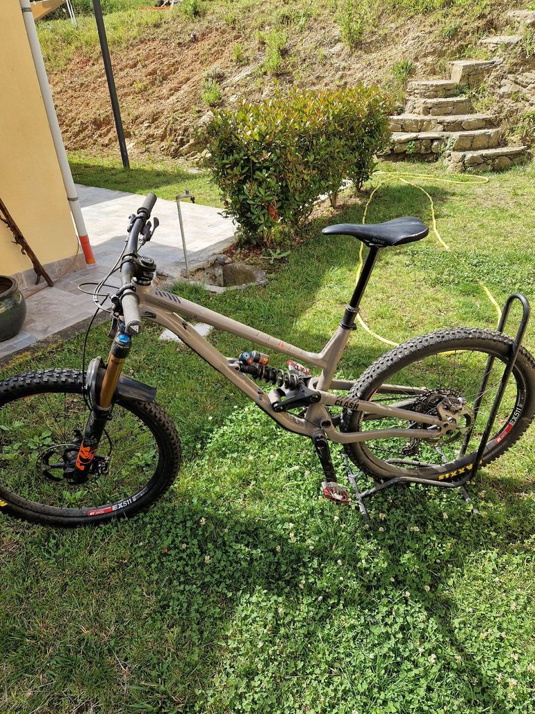 Używany Commencal CLASH SIGNATURE 2021 2021 Mountainbike — zdjęcie 2 z 8