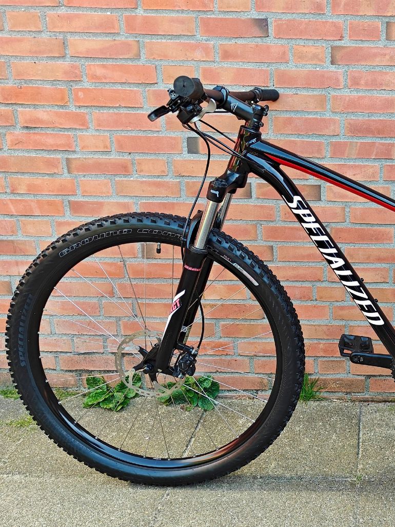 Używany Specialized Men's Rockhopper 2018 2018 Mountainbike — zdjęcie 10 z 14