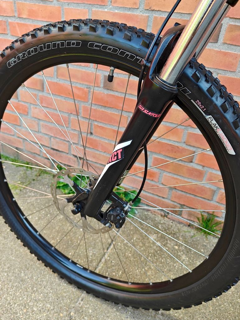Używany Specialized Men's Rockhopper 2018 2018 Mountainbike — zdjęcie 12 z 14