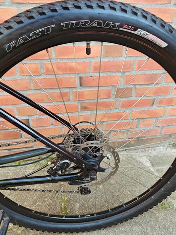 Używany Specialized Men's Rockhopper 2018 2018 Mountainbike — zdjęcie 13 z 14
