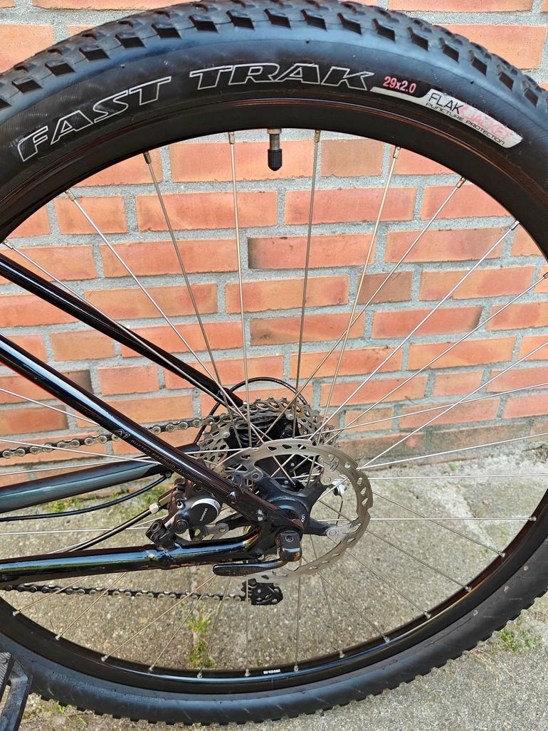 Używany Specialized Men's Rockhopper 2018 2018 Mountainbike — zdjęcie 13 z 14