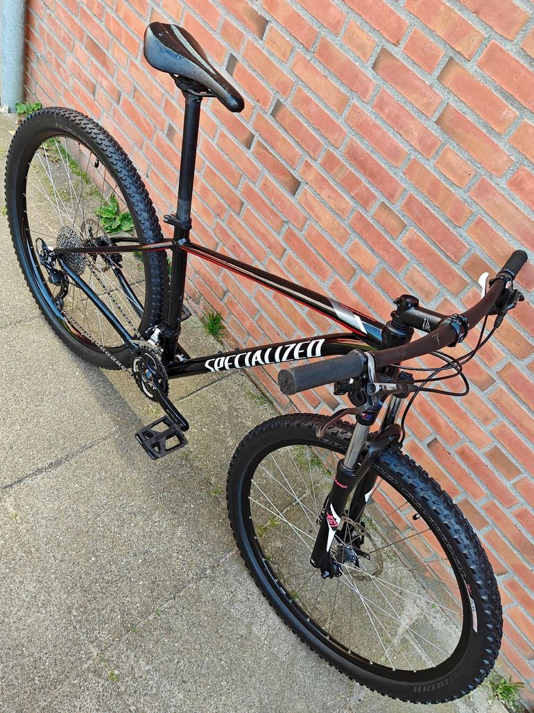 Używany Specialized Men's Rockhopper 2018 2018 Mountainbike — zdjęcie 6 z 14