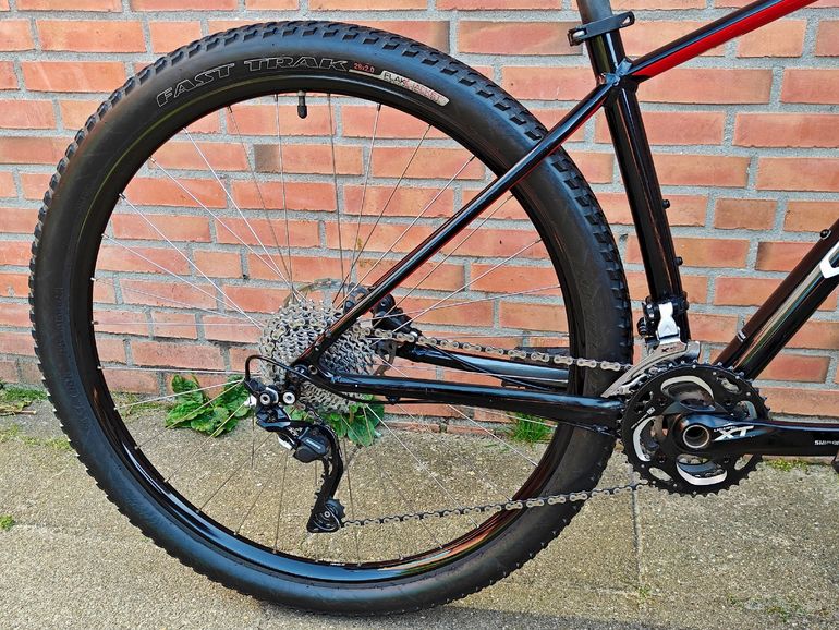 Używany Specialized Men's Rockhopper 2018 2018 Mountainbike — zdjęcie 4 z 14