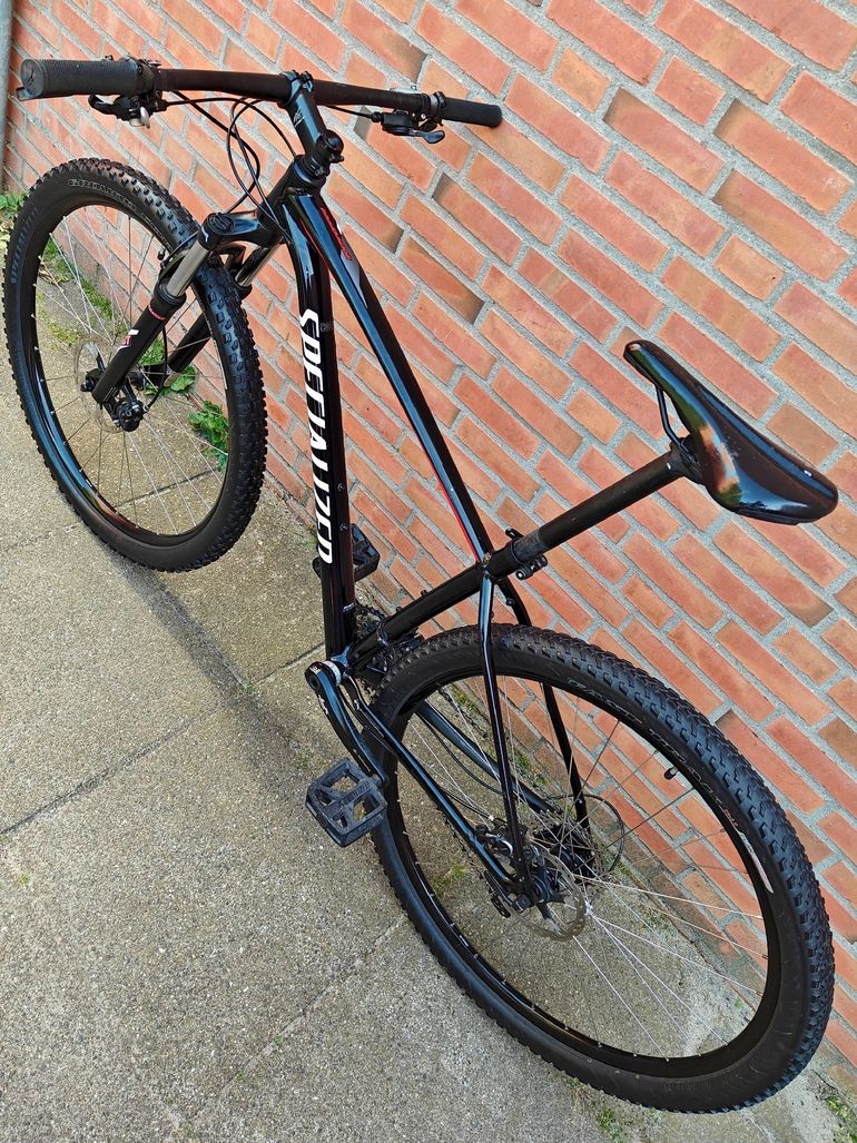 Używany Specialized Men's Rockhopper 2018 2018 Mountainbike — zdjęcie 14 z 14